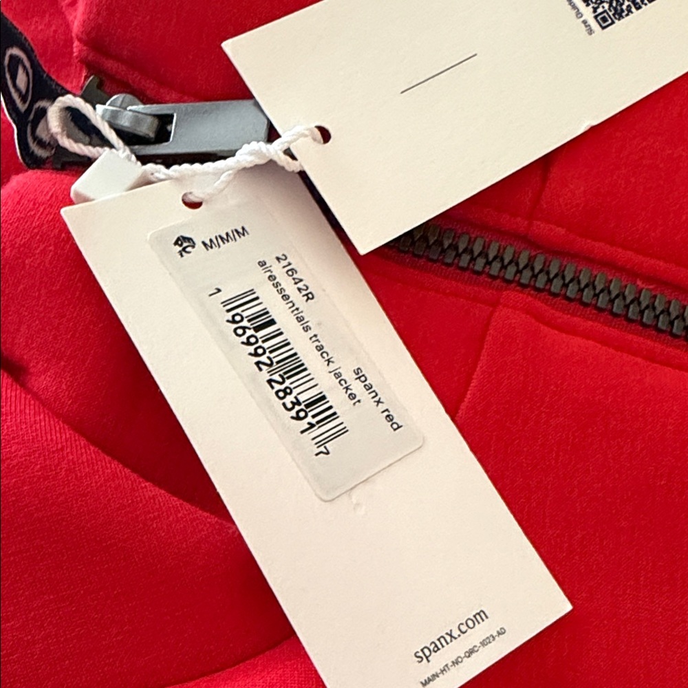 WHOLE OUTFIT Spanx Red Air Essentials Tracksuit - Picture 5 of 6